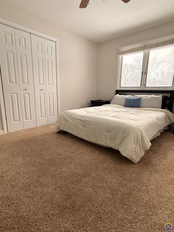 4330 SE 26th TER, Topeka, KS 66605