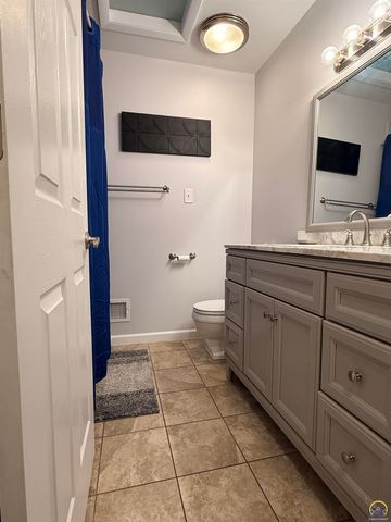 4330 SE 26th TER, Topeka, KS 66605