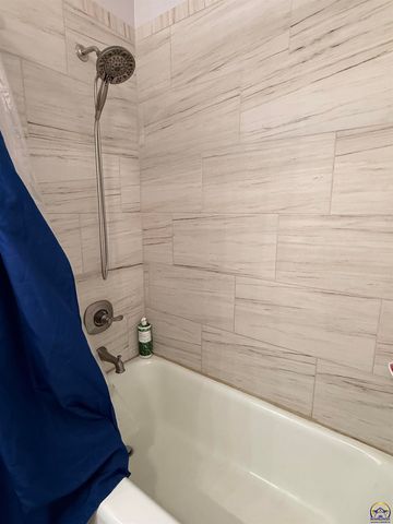 4330 SE 26th TER, Topeka, KS 66605