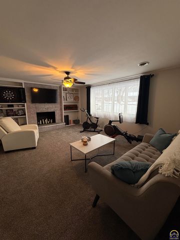 4330 SE 26th TER, Topeka, KS 66605