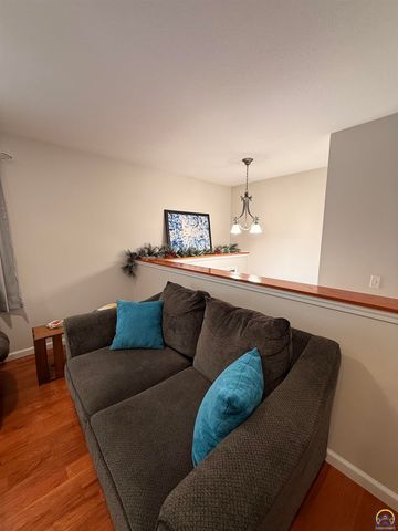 4330 SE 26th TER, Topeka, KS 66605