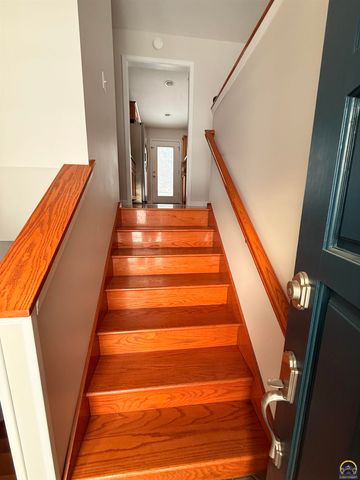 4330 SE 26th TER, Topeka, KS 66605