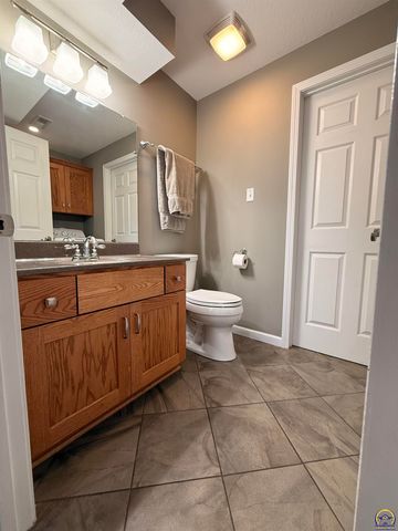 4330 SE 26th TER, Topeka, KS 66605