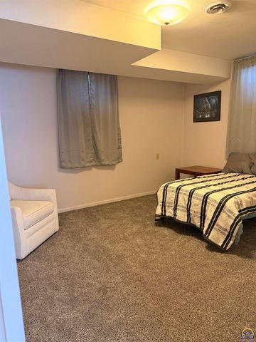 4330 SE 26th TER, Topeka, KS 66605