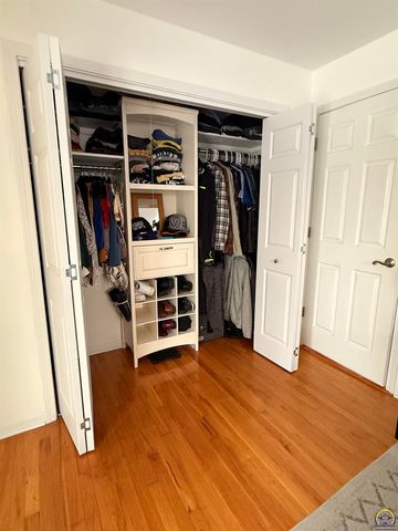 4330 SE 26th TER, Topeka, KS 66605