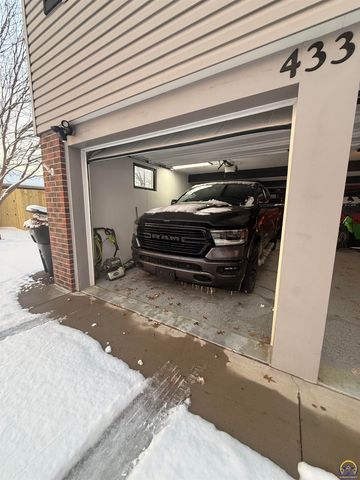 4330 SE 26th TER, Topeka, KS 66605