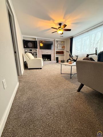 4330 SE 26th TER, Topeka, KS 66605