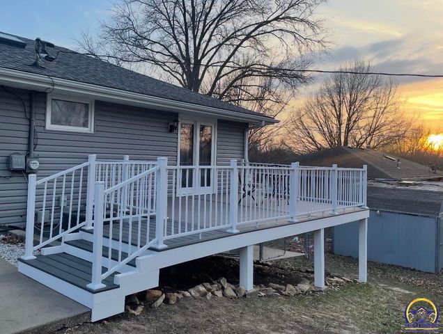 4330 SE 26th TER, Topeka, KS 66605