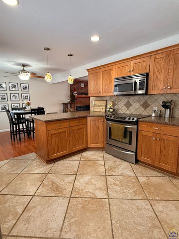 4330 SE 26th TER, Topeka, KS 66605