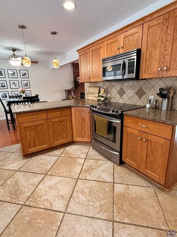 4330 SE 26th TER, Topeka, KS 66605