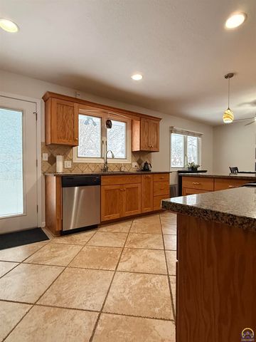 4330 SE 26th TER, Topeka, KS 66605