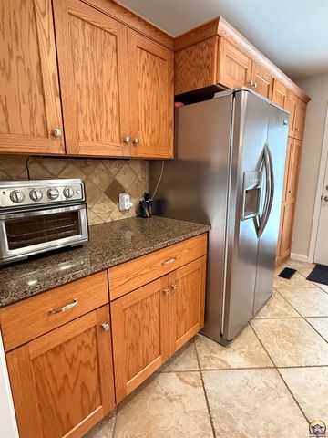 4330 SE 26th TER, Topeka, KS 66605