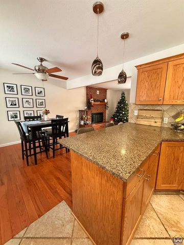 4330 SE 26th TER, Topeka, KS 66605