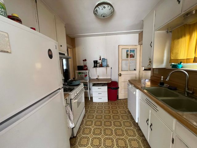 667 W 32ND Street, Erie, PA 16505