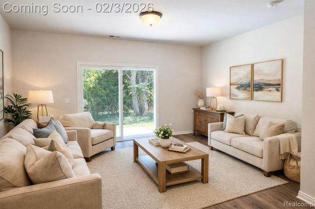 295 Whispering Pines Drive 20, Fenton, MI 48430