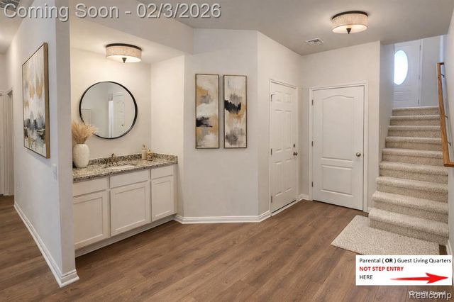 295 Whispering Pines Drive 20, Fenton, MI 48430