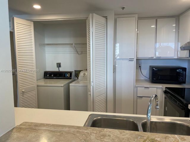540 Brickell Key Dr 1600, Miami, FL 33131