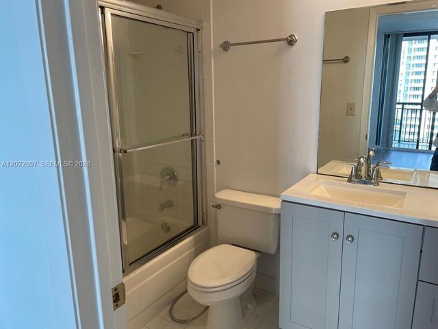 540 Brickell Key Dr 1600, Miami, FL 33131