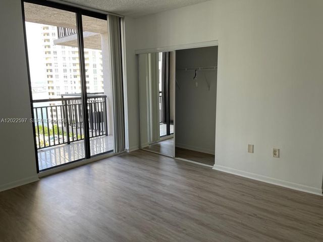 540 Brickell Key Dr 1600, Miami, FL 33131