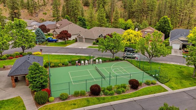 5704 S Pony Ct, Spokane, WA 99224