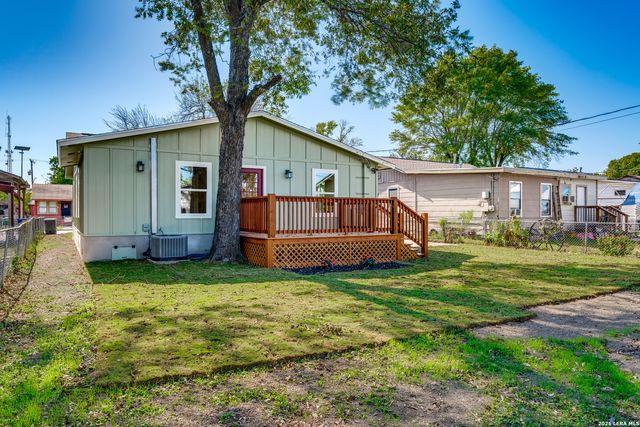 227 Burke, San Antonio, TX 78225