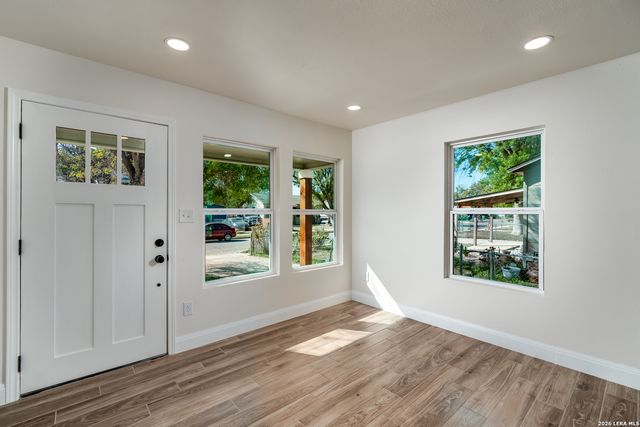 227 Burke, San Antonio, TX 78225