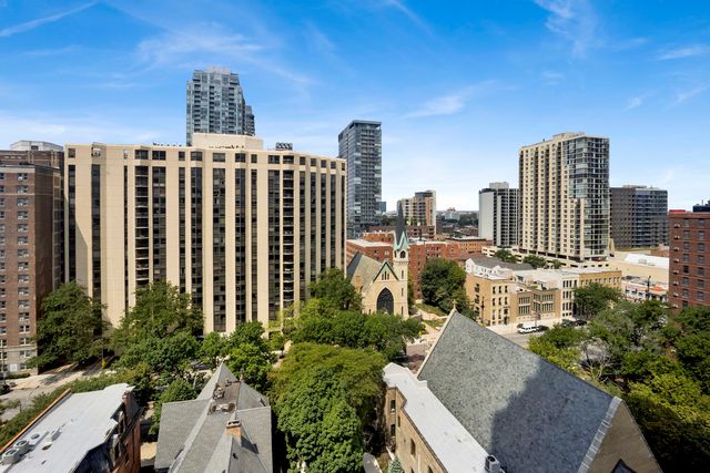 1122 N Clark Street 1402, Chicago, IL 60610