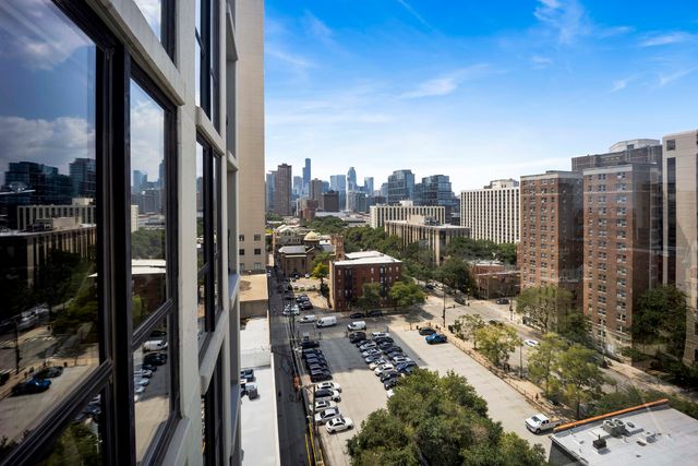 1122 N Clark Street 1402, Chicago, IL 60610