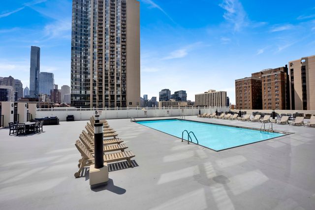 1122 N Clark Street 1402, Chicago, IL 60610