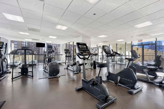 1122 N Clark Street 1402, Chicago, IL 60610