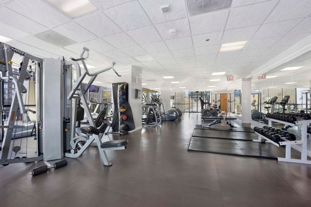 1122 N Clark Street 1402, Chicago, IL 60610
