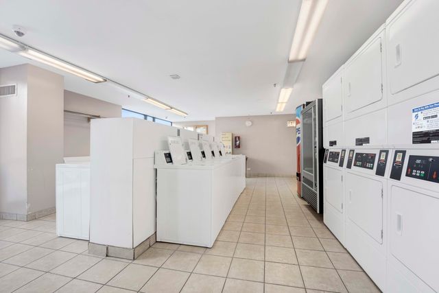 1122 N Clark Street 1402, Chicago, IL 60610