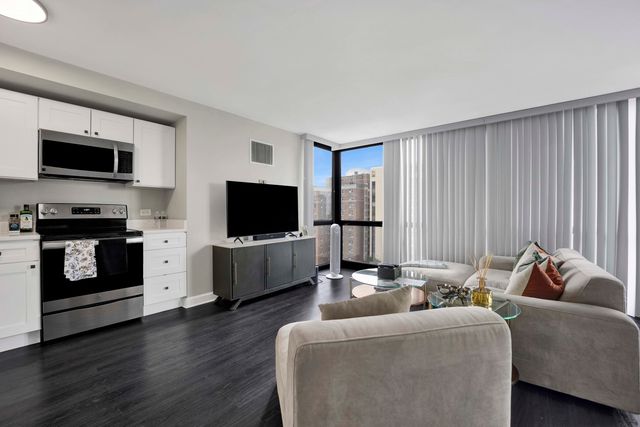 1122 N Clark Street 1402, Chicago, IL 60610