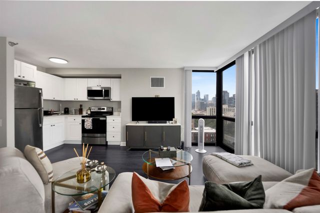 1122 N Clark Street 1402, Chicago, IL 60610