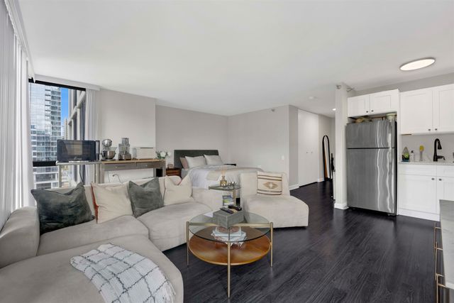 1122 N Clark Street 1402, Chicago, IL 60610