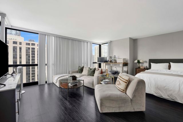 1122 N Clark Street 1402, Chicago, IL 60610