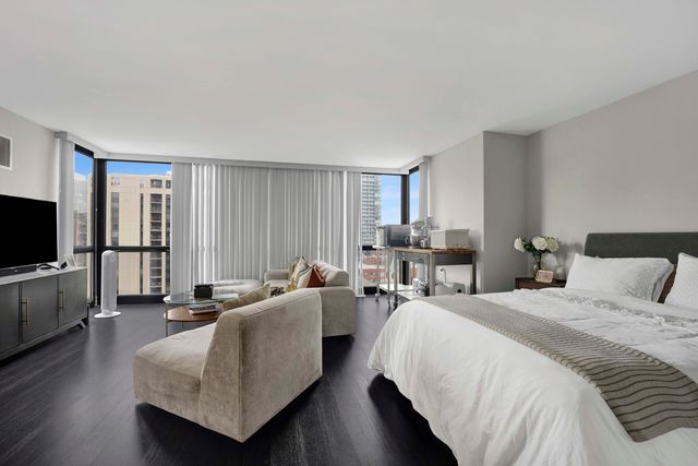1122 N Clark Street 1402, Chicago, IL 60610