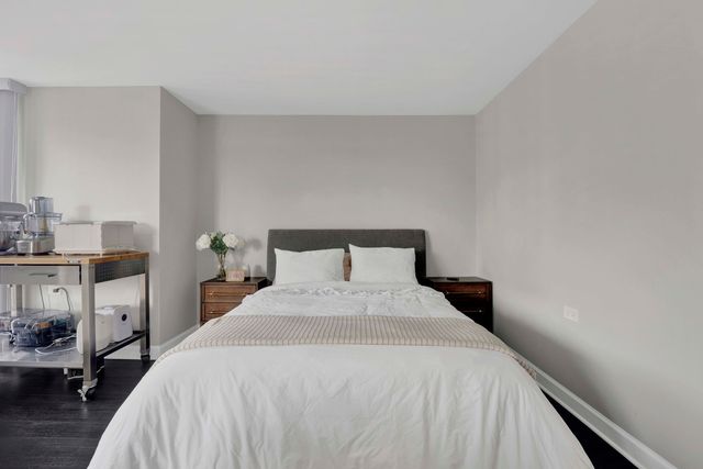 1122 N Clark Street 1402, Chicago, IL 60610