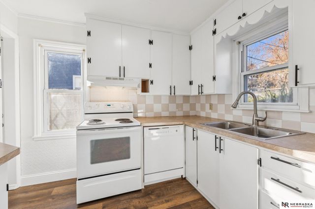 2134 S 48th Street, Omaha, NE 68106