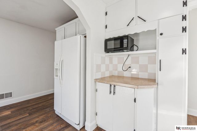 2134 S 48th Street, Omaha, NE 68106