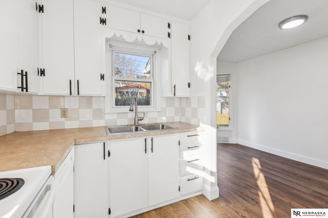 2134 S 48th Street, Omaha, NE 68106