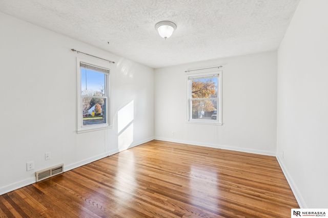 2134 S 48th Street, Omaha, NE 68106