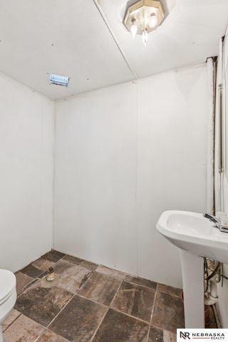 2134 S 48th Street, Omaha, NE 68106