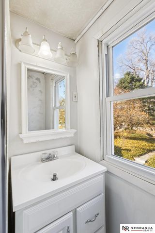 2134 S 48th Street, Omaha, NE 68106