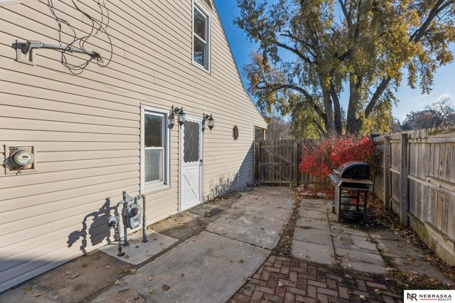 2134 S 48th Street, Omaha, NE 68106