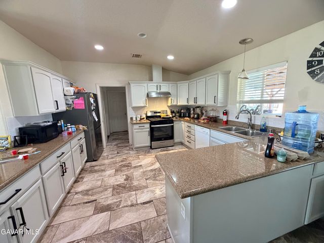 9325 Evelyn Avenue, California City, CA 93505