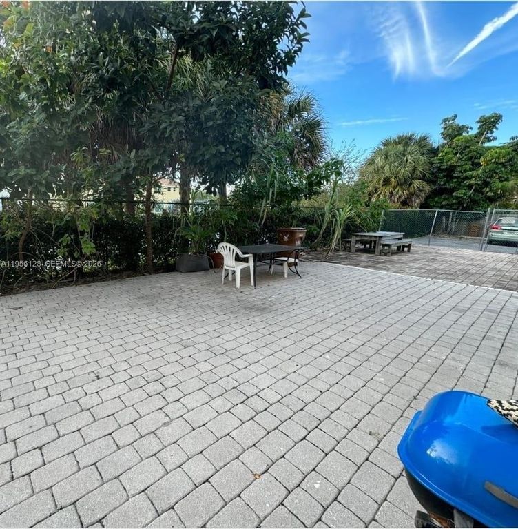 Image 9 of property listing at 4321 NW 9th Ave 104, Deerfield Beach, FL 33064