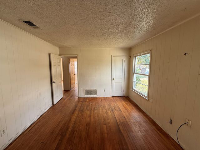 1332 Gaylord Drive, Dallas, TX 75217