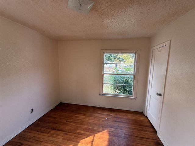 1332 Gaylord Drive, Dallas, TX 75217