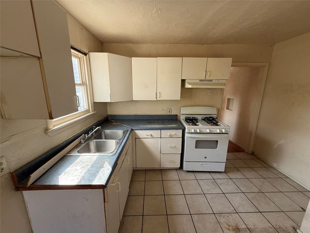 1332 Gaylord Drive, Dallas, TX 75217